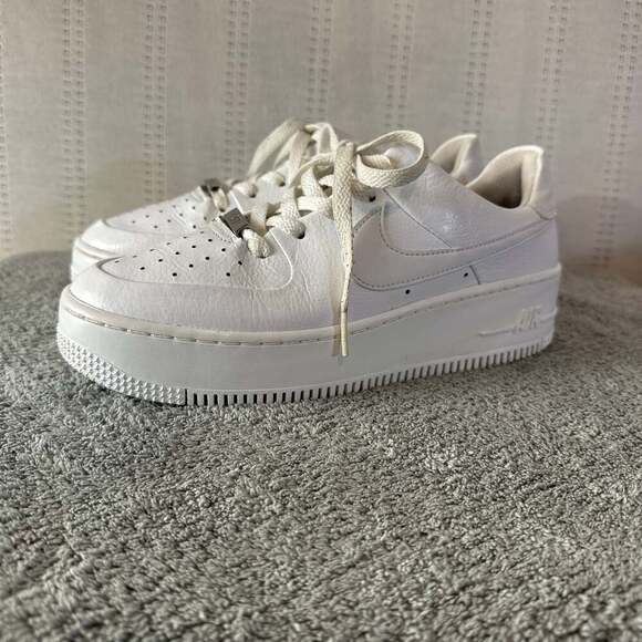 Nike Air Force 1 Sage Low Womens Triple White Platform Shoe Size 11.5 AR5339-100 - Picture 2 of 8